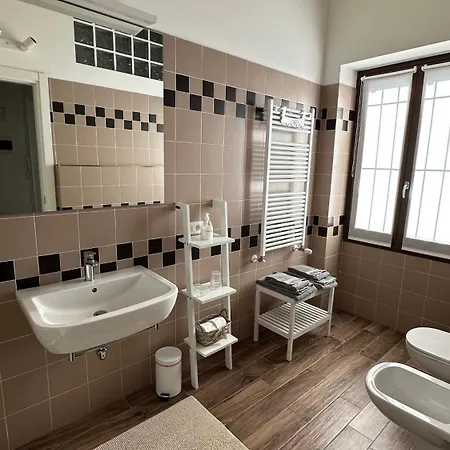B&B Bnbfuorimilano 4*